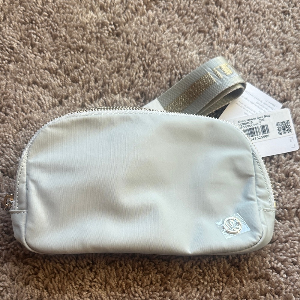 Lululemon Silver limited edition color belt bag 1L